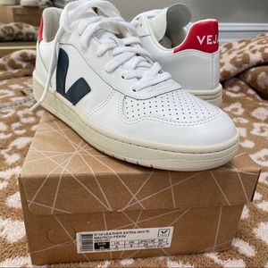 NEW Veja V-10 Sneaker Eur 39 White/Nautico/Pekin